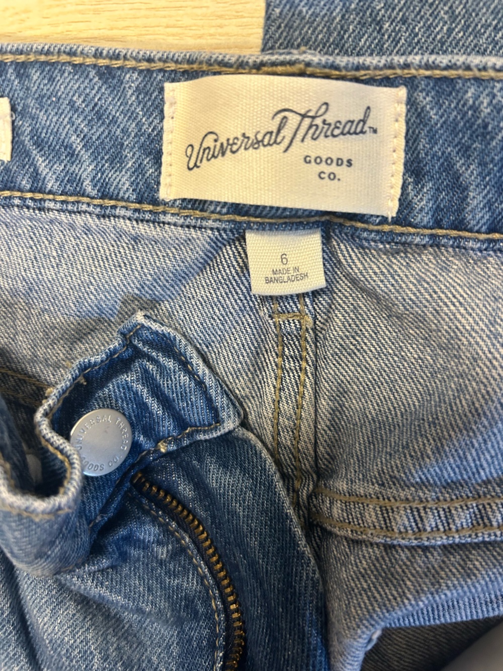 Universal Thread Women's High-Rise Light Blue Barrel Denim Jeans - Picture 5 of 9